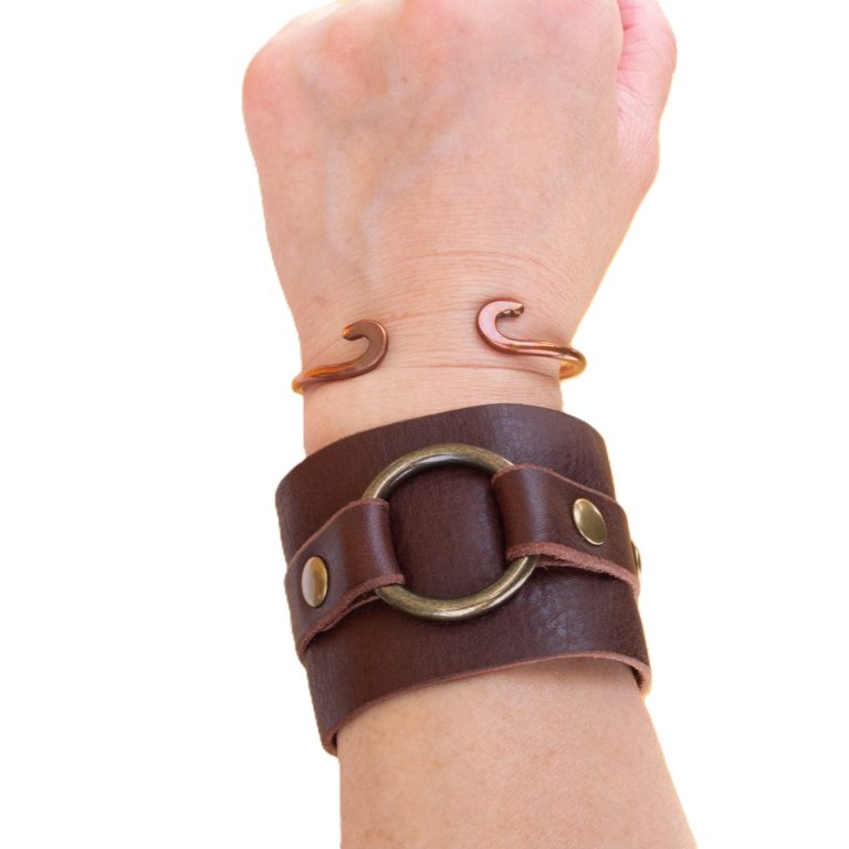Retro-Style Leather Cuff - Image 8