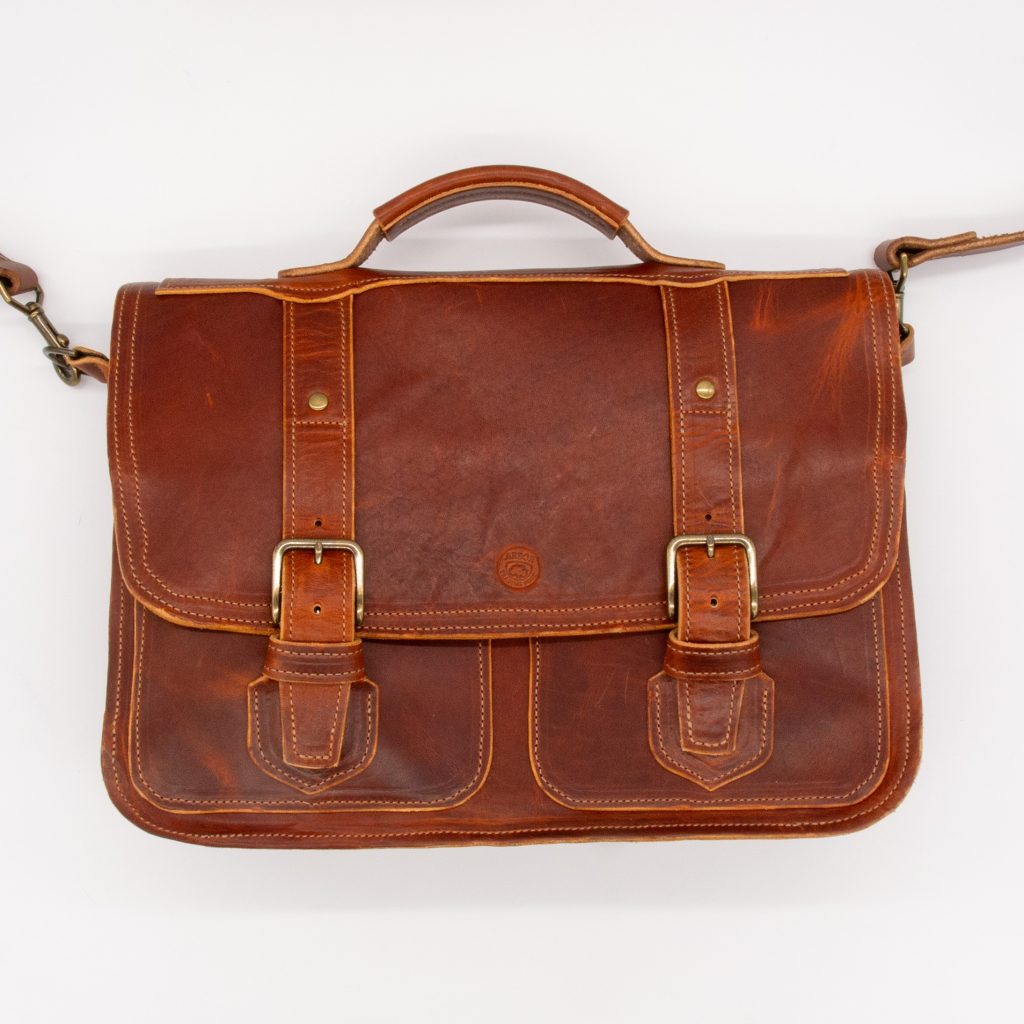 Leather Messenger Bags: Why They Work Better Than Backpacks for Daily Commuters 1 leather messenger bag for commuting